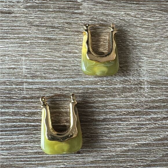 GreenāhoopāearringsāA262 - Picture 4 of 5